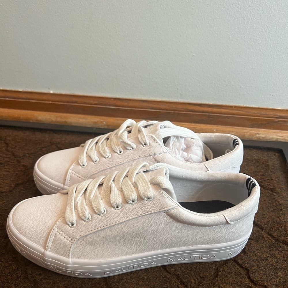 Nautica Classic White Leather Shoes- size 9.5